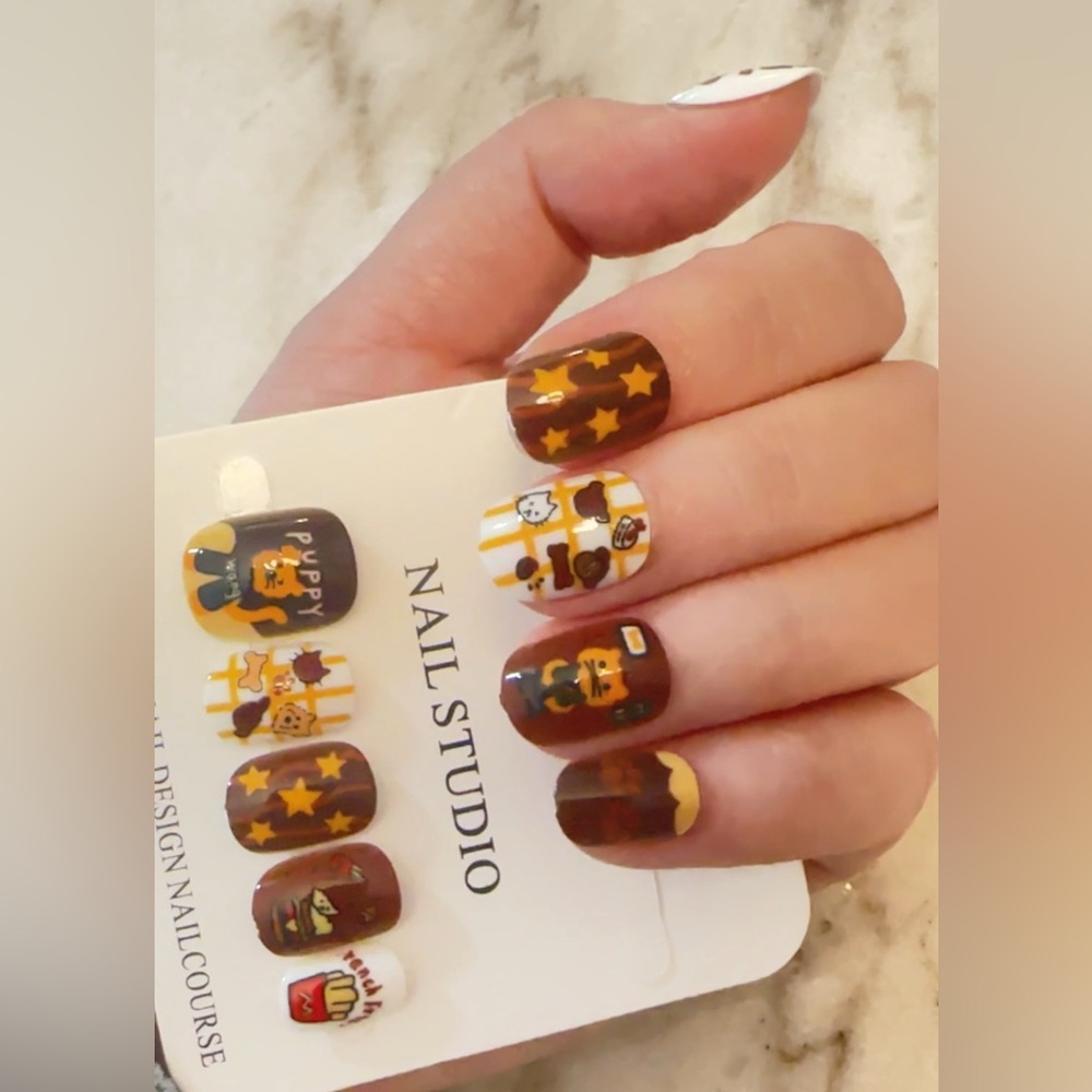 Press on nails - Picture 3 of 5